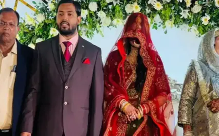 शादी के रिसेप्शन में पत्नी संग पहली बार दिखे खान सर, लाल लहंगे में नजर आईं एएस खान