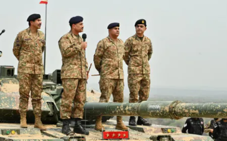 इमरान खान का बड़ा आरोप: जनरल आसिम मुनीर ने लिया निजी बदला, बुशरा बीबी को बनाया निशाना