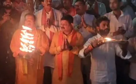 गंगा दशहरा पर गंगा राप्ती महाआरती महोत्सव में उमड़ा जनसैलाब