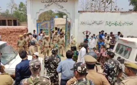 कब्रिस्तान की जमीन पर बना मदरसा हुआ सील