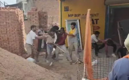 आपसी कहासुनी के बाद दो पक्षों में विवाद, लाठी-डंडों से हुई जमकर मारपीट