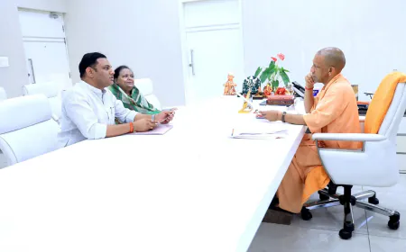 मुख्यमंत्री योगी से नगर पालिका अध्यक्ष प्रेमलता सिंह एवं विशाल सिंह ने की शिष्टाचार भेंट