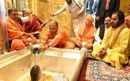 मुख्यमंत्री ने किया बाबा विश्वनाथ का दर्शन-पूजन