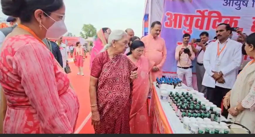 हरदोई में राज्यपाल आनंदीबेन पटेल ने जिला कारागार में महिला बंदियों से की मुलाकात