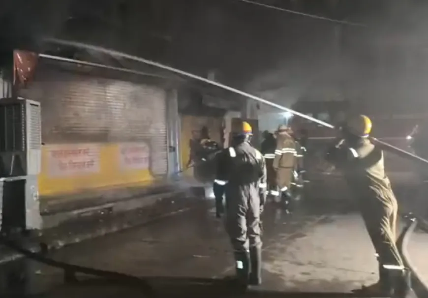 भीषण आग से स्वाहा हुआ लाखों का सामान, आठ से नौ फायर ब्रिगेड की गाड़ियों से पाया गया आग पर काबू