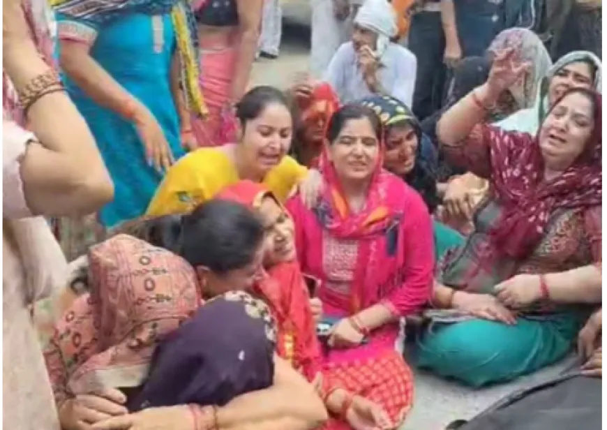 गाजियाबाद के मुरादनगर में थाने के सामने युवक की गोली मारकर हत्या, परिजनों ने किया प्रदर्शन