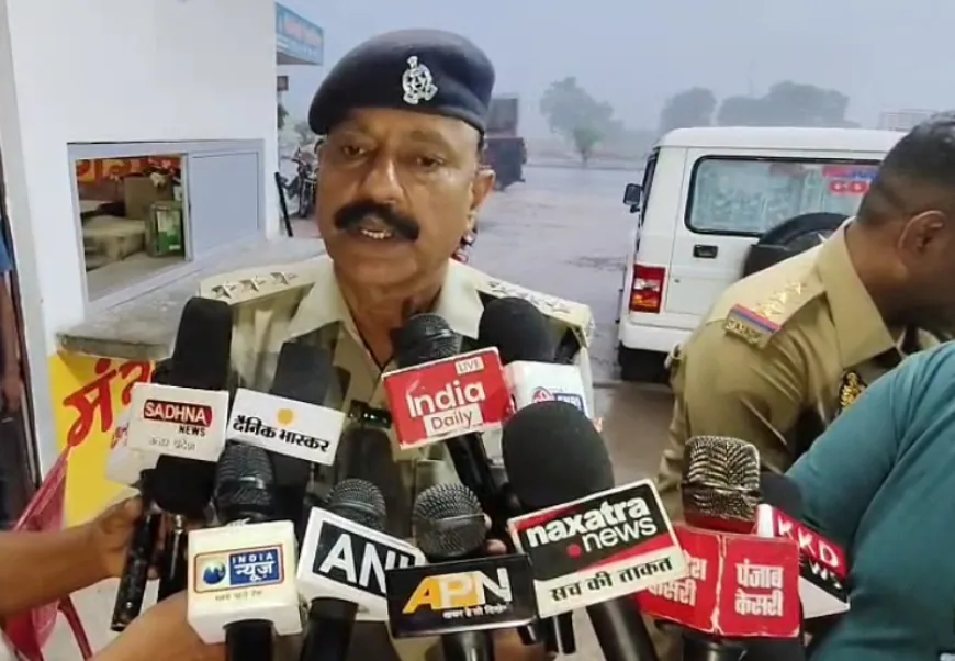तेज रफ्तार अल्टो कार डंपर से टकराई, चार लोगों की मौत, दो गंभीर