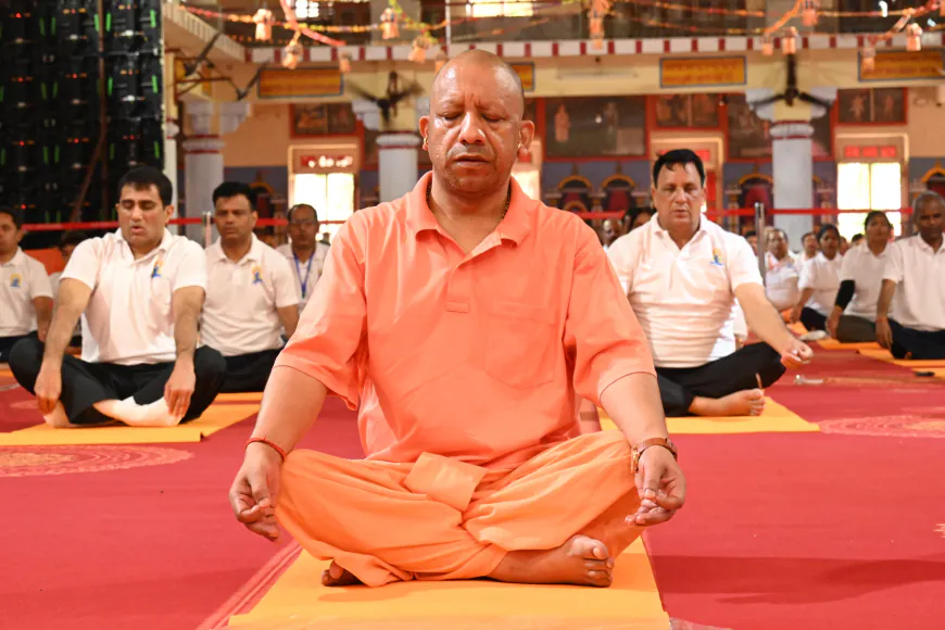 गोरखनाथ मंदिर में  सीएम योगी ने किया अंतरराष्ट्रीय योग दिवस का नेतृत्व