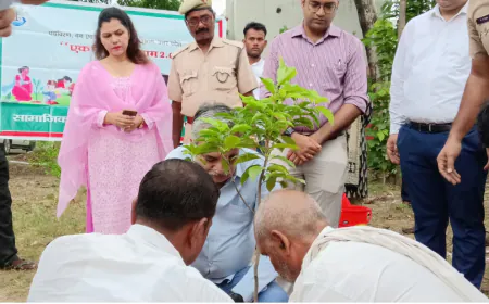 जनपद न्यायाधीश ने जजेज कम्पाउण्ड के नन्दन वन एवं सेशन हाउस में किया वृक्षारोपण