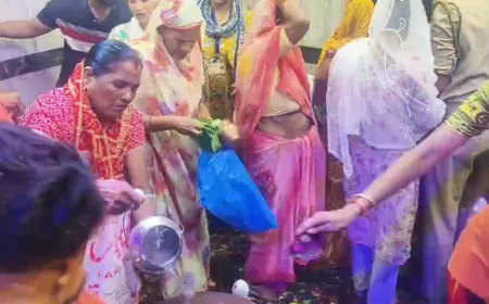 सावन के पहले सोमवार पर देवकली मंदिर में उमड़ा श्रद्धालुओं का सैलाब, 1 किलोमीटर लंबी कतार में जुटे भक्त