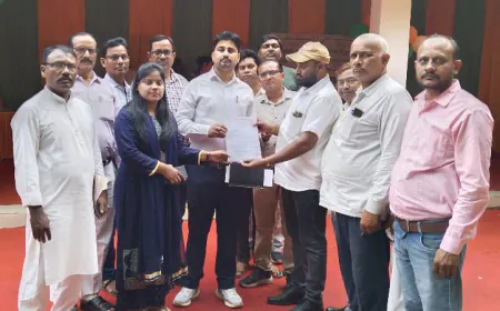 विद्यालय मर्जर के विरुद्ध शिक्षकों ने जन प्रतिनिधियों को सौंपा ज्ञापन