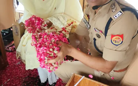 बुलंदशहर में सावन के दूसरे सोमवार पर हेलीकॉप्टर से हुई पुष्पवर्षा, गूंजे "हर-हर महादेव" के जयकारे