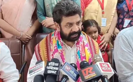 आयुष मंत्री दयाशंकर मिश्र दयालु ने सैमुअल हैनिमैन की प्रतिमा का किया अनावरण