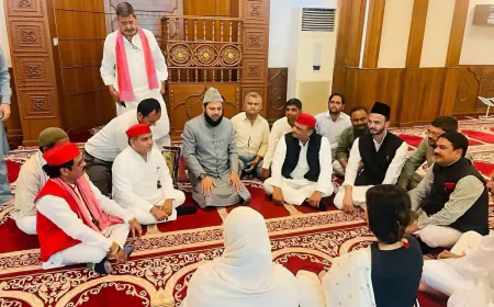 अखिलेश यादव की मस्जिद में मीटिंग पर बवाल, भाजपा ने साधा निशाना – सपा ने दिया पलटवार