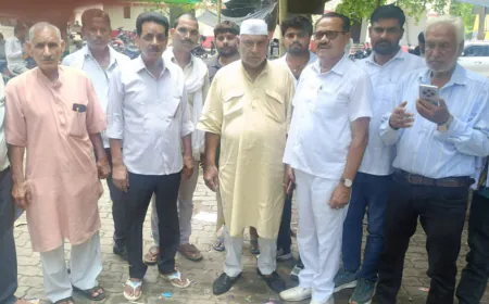 पुल निर्माण पूर्ण होने तक वैकल्पिक मार्ग की मांग को लेकर जन संघर्ष मोर्चा ने सौंपा जिलाधिकारी को ज्ञापन