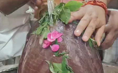 सावन का तीसरा सोमवार: बहराइच के सिद्धनाथ मंदिर में उमड़ा श्रद्धालुओं का जनसैलाब, गूंजा 'हर-हर महादेव'