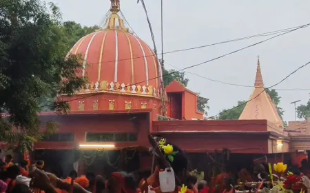 सावन के तीसरे सोमवार बाबा सेमराध नाथ धाम में उमड़ा आस्था का सैलाब, गूंजा "हर हर महादेव"