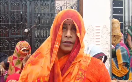 समूह से जुड़ी महिलाओं ने बैंक में डाला ताला, शाखा प्रबंधक पर अभद्रता का आरोप