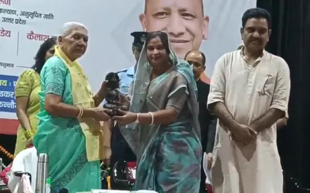 राज्यपाल ने कन्नौज में आंगनवाड़ी कार्यकत्रियों को किया सम्मानित