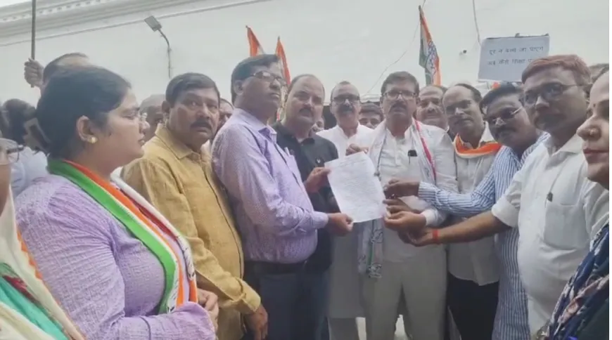 सरकार द्वारा प्राथमिक और जूनियर विद्यालयों के विलय के फैसले पर सियासत हुई तेज