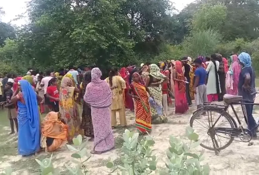 तीन दिन से लापता युवक का शव पेड़ से लटका मिला, इलाके में मची सनसनी