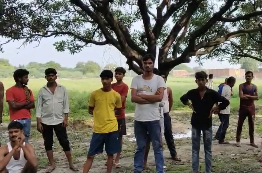 बाग में आम के पेड़ से लटका मिला युवक का शव, इलाके में सनसनी