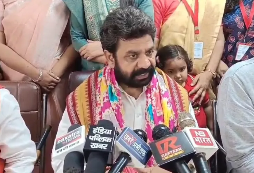 आयुष मंत्री दयाशंकर मिश्र दयालु ने सैमुअल हैनिमैन की प्रतिमा का किया अनावरण