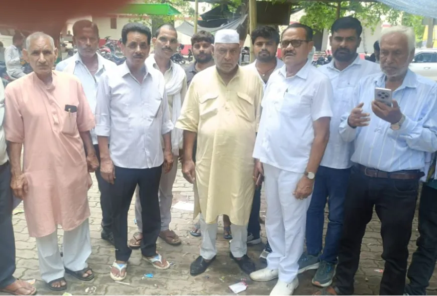 पुल निर्माण पूर्ण होने तक वैकल्पिक मार्ग की मांग को लेकर जन संघर्ष मोर्चा ने सौंपा जिलाधिकारी को ज्ञापन