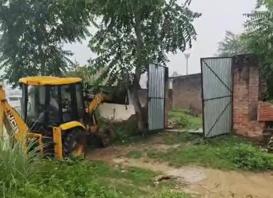 प्रशासन ने बड़ी कार्रवाई करते हुए नजूल भूमि से अवैध कब्जे हटाए, भूमाफियाओं पर ₹13 लाख से अधिक का लगाया जुर्माना