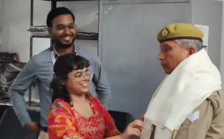 एसबीआई गार्ड हरिमोहन यादव को बैंड-बाजे के साथ दी गई भावभीनी विदाई, शाखा प्रबंधक घर तक छोड़ा