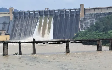 रिहंद डैम के तीन फाटक और ओबरा के दो गेट खोले गए, सोनभद्र से पटना तक अलर्ट