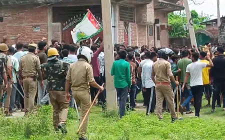 फतेहपुर में मकबरा-मंदिर विवाद: हिंदू संगठन ने मजार में तोड़फोड़ कर लगाया भगवा झंडा, इलाके में तनाव