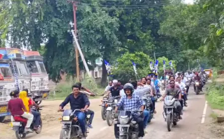 विद्यालय मर्जर नीति के खिलाफ ऊंचाहार में AJP का जोरदार प्रदर्शन, सरकार पर संरक्षण का आरोप