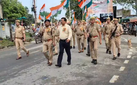 जालौन में प्रशिक्षु आरक्षियों की भव्य तिरंगा यात्रा, देशभक्ति के नारों से गूंजा नगर