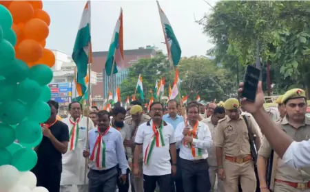 बरेली में वृहद तिरंगा रैली से गूंजा देशभक्ति का स्वर, जिलाधिकारी ने गांधी उद्यान से किया शुभारम्भ