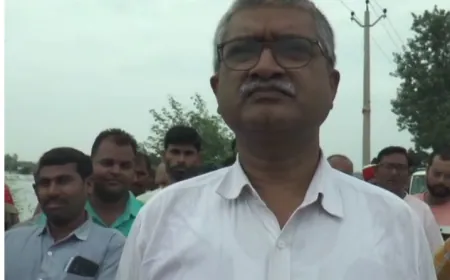 डीएम आशुतोष द्विवेदी ने किया बाढ़ कटान क्षेत्र का निरीक्षण