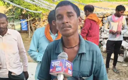 मिर्जापुर में मंदिर को मजार में बदलने को लेकर ग्रामीणों का भारी विरोध