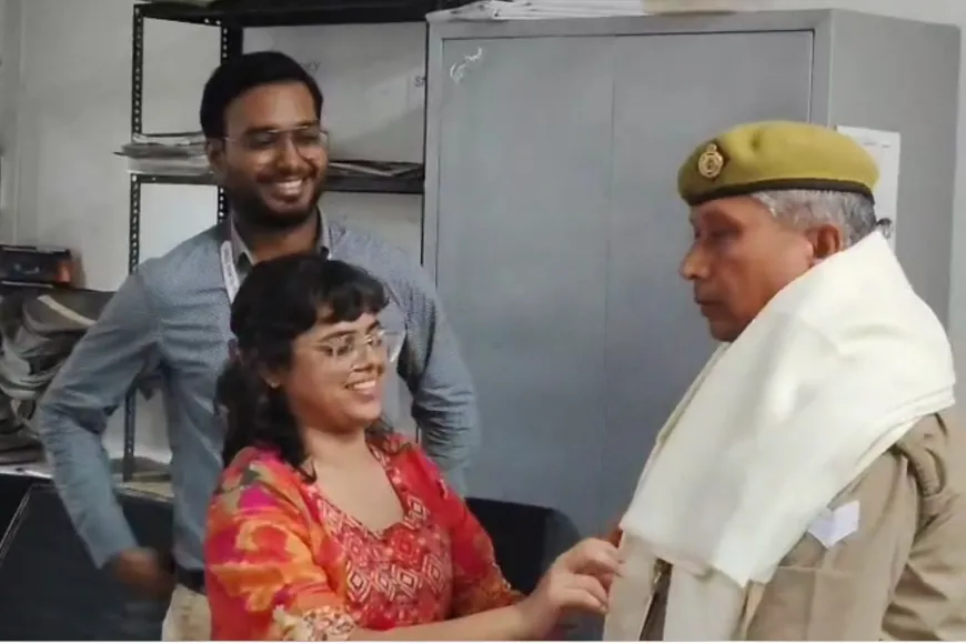 एसबीआई गार्ड हरिमोहन यादव को बैंड-बाजे के साथ दी गई भावभीनी विदाई, शाखा प्रबंधक घर तक छोड़ा