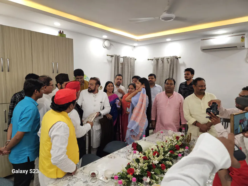 सांसद अवधेश प्रसाद के जन्मदिन पर हसीब खान सहित सपा और भाजपा के दिग्गज नेताओं का लगा जमावड़ा