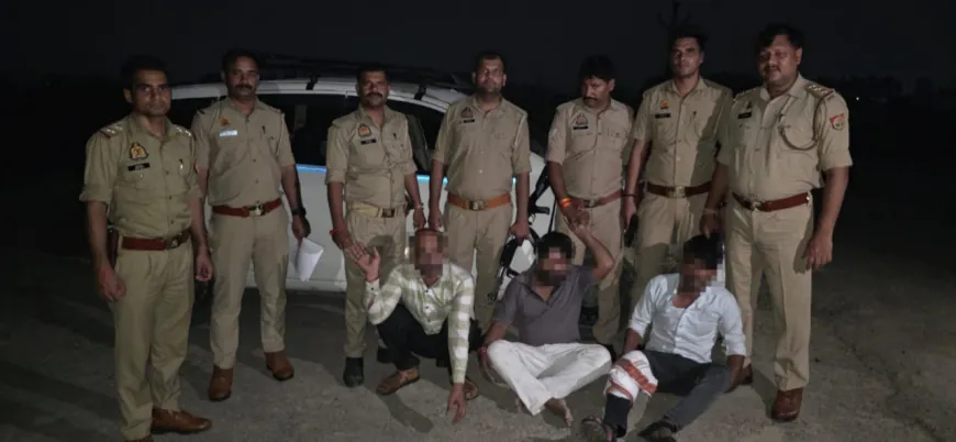 अकराबाद में पुलिस मुठभेड़, तीन लुटेरे गिरफ्तार, एक के पैर में गोली, लूट के 39,200 रुपये और कार बरामद
