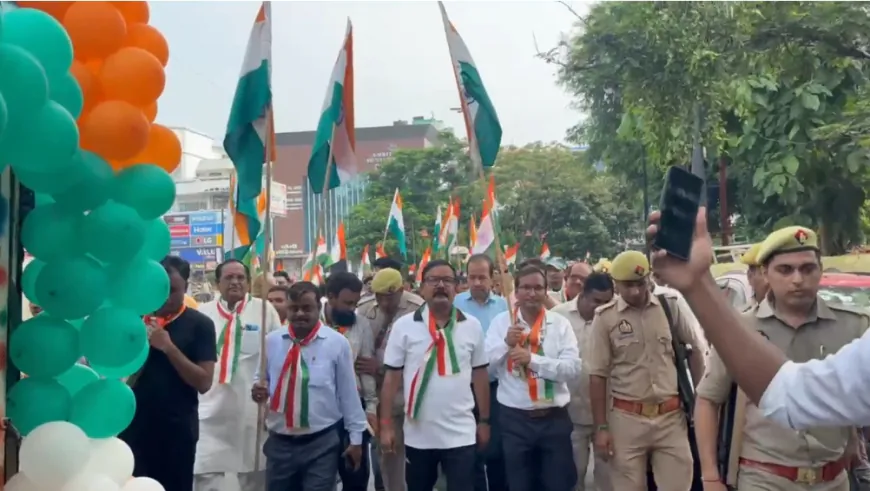 बरेली में वृहद तिरंगा रैली से गूंजा देशभक्ति का स्वर, जिलाधिकारी ने गांधी उद्यान से किया शुभारम्भ