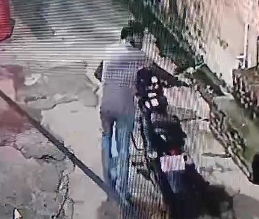 घर के बाहर से बाइक चोरी, सीसीटीवी कैमरे में कैद हुई वारदात