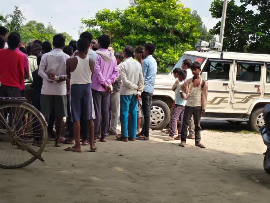 पानी में नाव पर रील बनाते समय पलटी नाव, नौ युवक डूबे; एक की मौत, आठ को बचाया गया