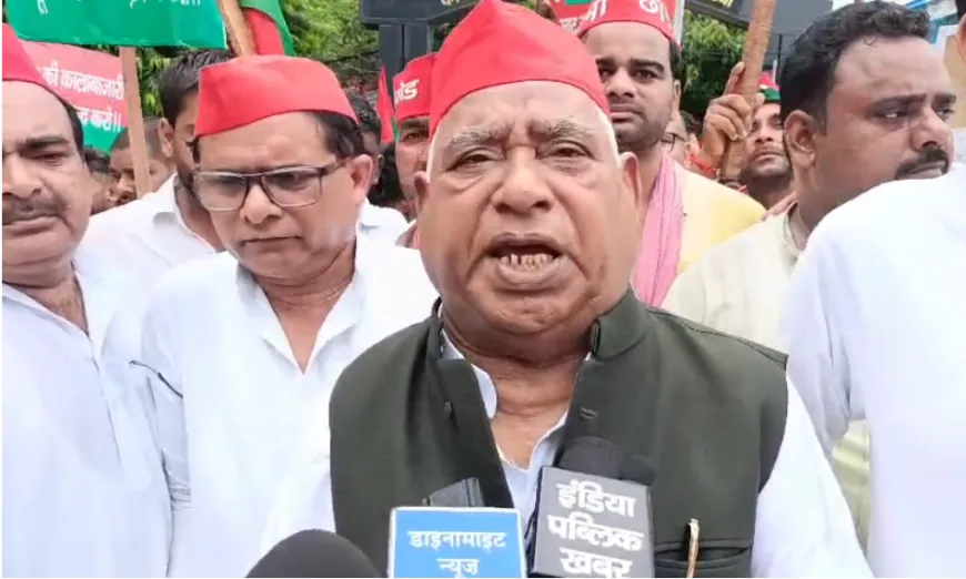 अयोध्या में किसानों की समस्याओं को लेकर सपा का जोरदार विरोध, राष्ट्रपति को संबोधित पाँच सूत्रीय ज्ञापन सौंपा
