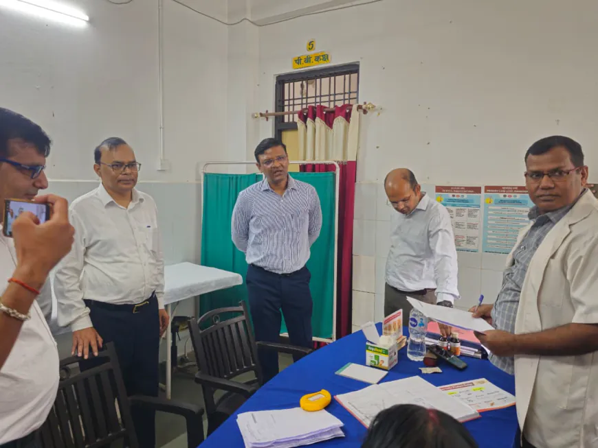 प्रमुख सचिव अनिल कुमार सागर ने ग्राम खगईजोत में लगाई चौपाल, जनकल्याणकारी योजनाओं के संतृप्तिकरण का लिया जायजा