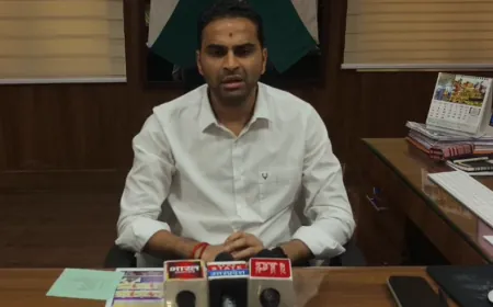 कौशांबी में बाइक पर शव ले जाने का वीडियो हुआ वायरल, सरकारी सिस्टम पर उठे सवाल