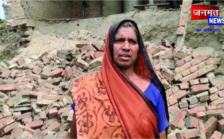 गंगा की लहरों ने छीना गरीब महिला का आशियाना, खुले आसमान के नीचे परिवार की जिंदगी, प्रशासन से लगाई मदद की गुहार