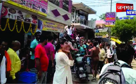 प्रतापगढ़ में किन्नरों के दो गुटों में विवाद, सड़क पर डेढ़ घंटे तक नग्न प्रदर्शन