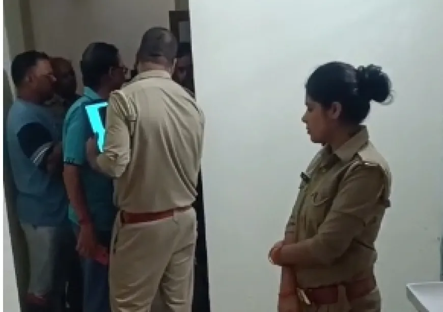 प्रेमी संग रंगरेलियां मना रही महिला कांस्टेबल को रंगे हाथ पति ने पकड़ा