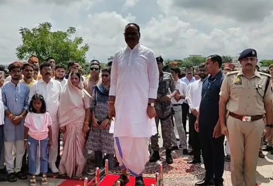 डिप्टी सीएम ब्रजेश पाठक ने स्वास्थ्य सेवाओं की समीक्षा बैठक की और विपक्ष पर साधा निशाना